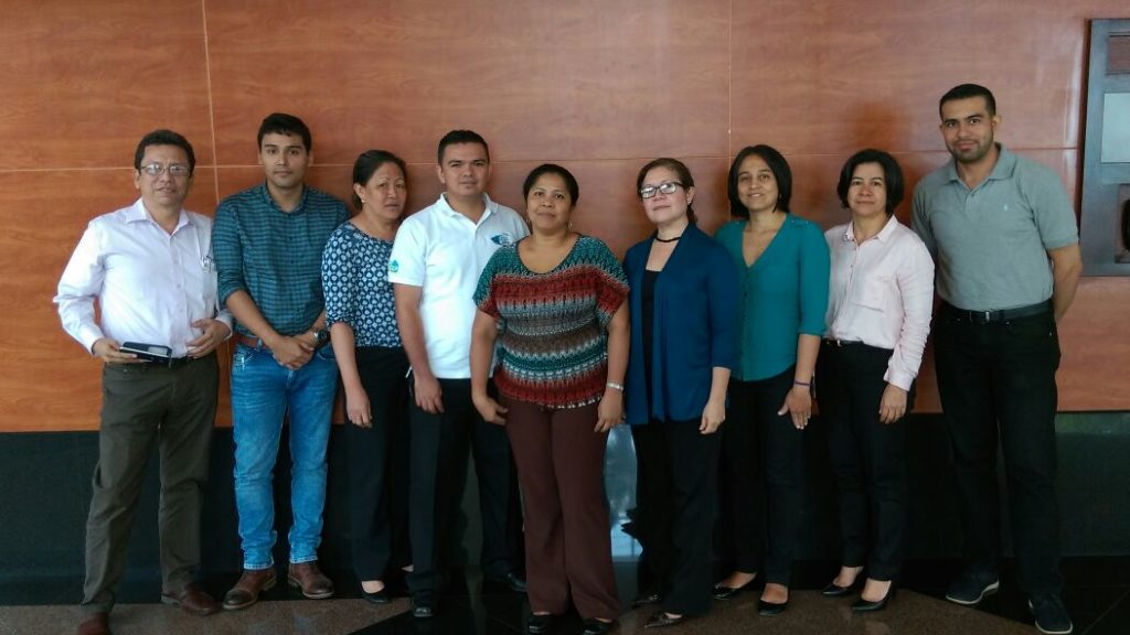 En el Marco del Convenio de cooperación suscrito entre el Gobierno de la República de China (Taiwán) y el Gobierno de Nicaragua, el Instituto Nicaragüense de Estudios Territoriales (INETER), el CIRA/UNAN-Managua participó del Acto de Cierre del Proyecto de Cooperación Técnica China-Taiwán “Sistemas de Información Geográfica (SIG) y Sensores Remotos (SR)”, que se llevó a cabo el día lunes 14 de noviembre, en el Hotel Crowne Plaza, el cual contó con la participación de docentes de la Universidad Central de Taiwán y representantes del Gobierno de China (Taiwán) en Nicaragua. El CIRA/UNAN-Managua fue una de las instituciones beneficiarias, a través de la participación de especialistas en los diferentes cursos realizados en el marco de este importante proyecto.