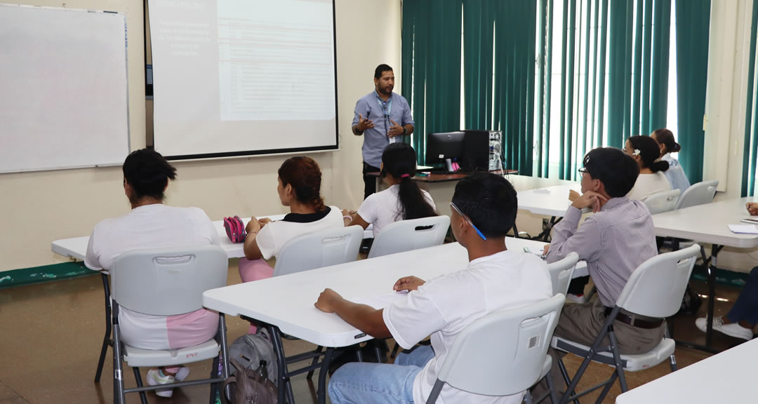 Universitarios se capacitan en el uso, manejo y calibración de equipos de campo